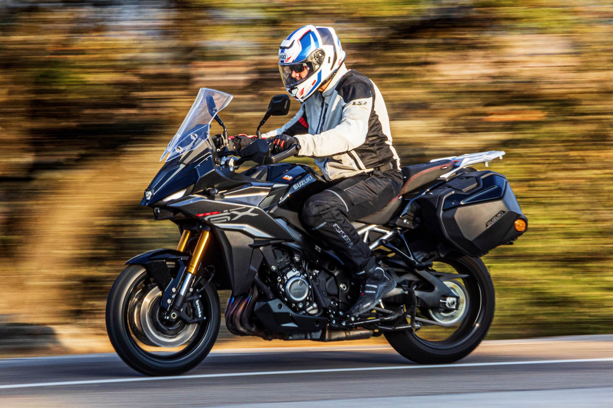 Prueba Suzuki GSX-S 1000 GX: ¿trail? No, una Sport muy rutera