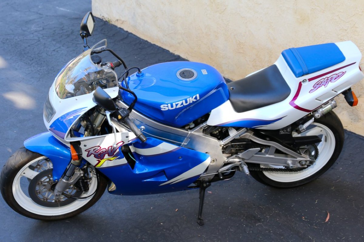 Moto de ensueño: Suzuki RGV250R la dos tiempos más deportiva