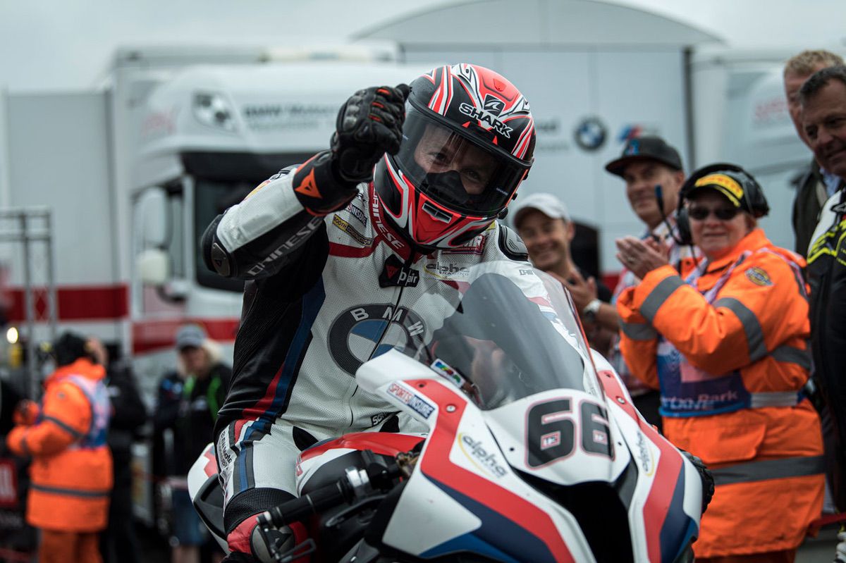 Tom Sykes volvió a llevar al podio del Mundial SBK la BMW S 1000 RR