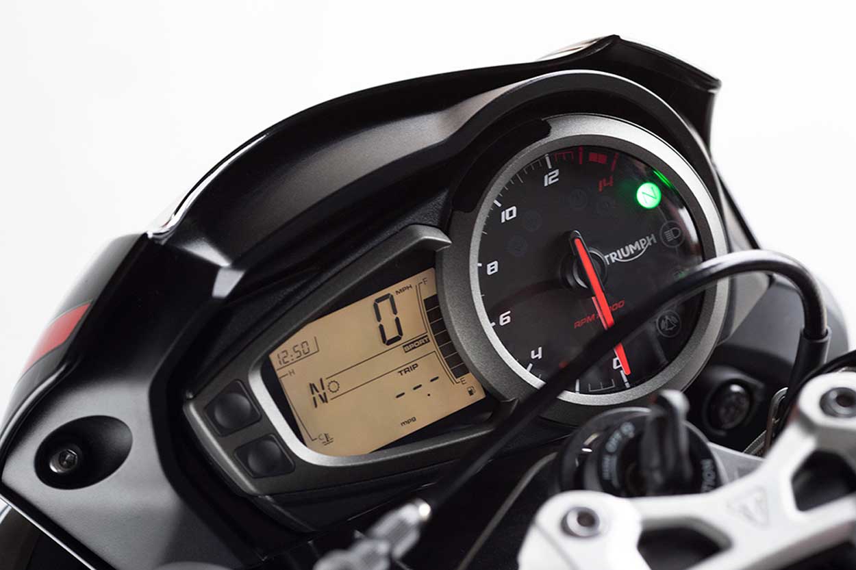 Cuadro e instrumentos de la Triumph Street Triple R