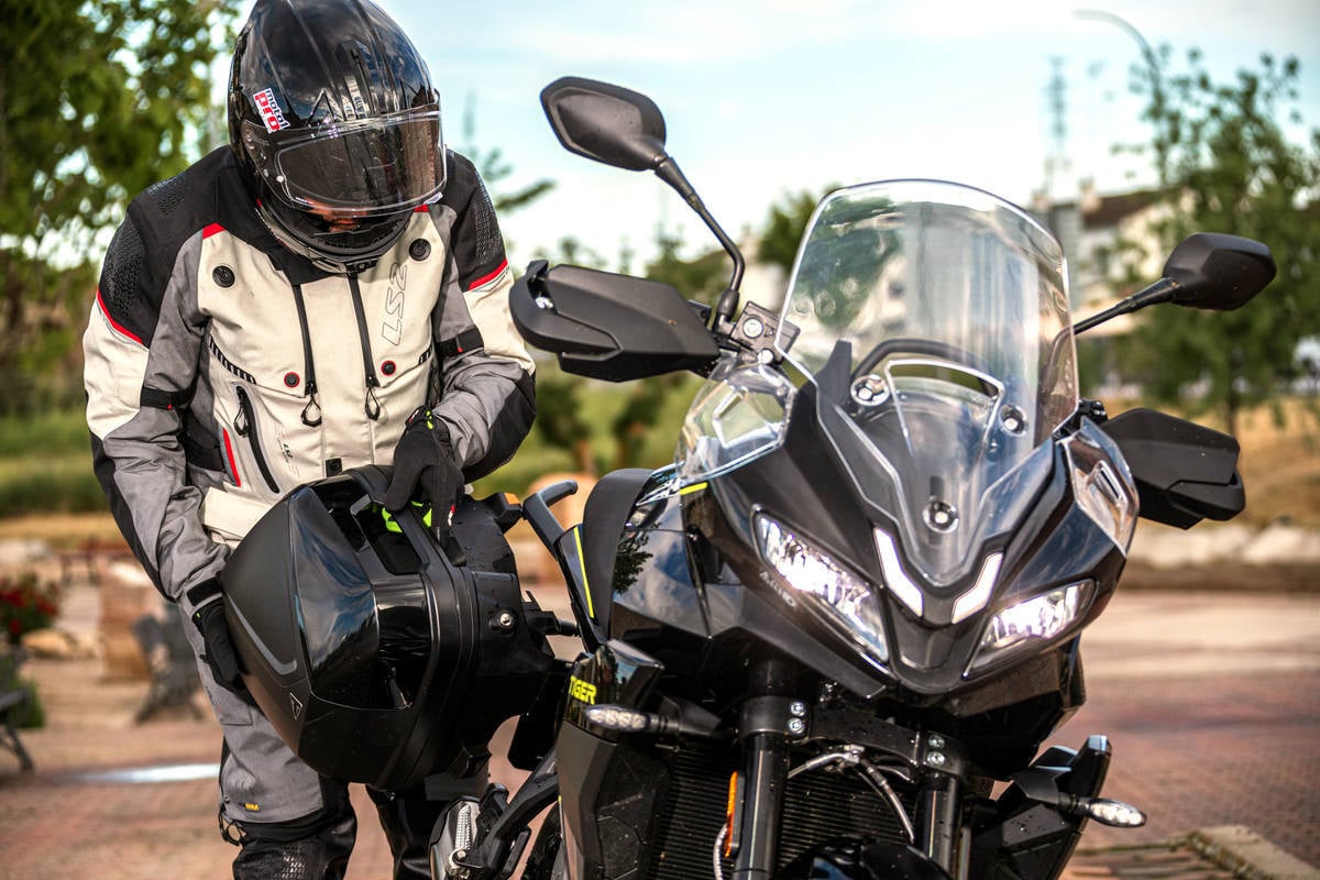 Prueba casco Sena Phantom: con un buen Bluetooth y ¡luces! Prueba casco Sena Phantom: con un buen Bluetooth y ¡luces!