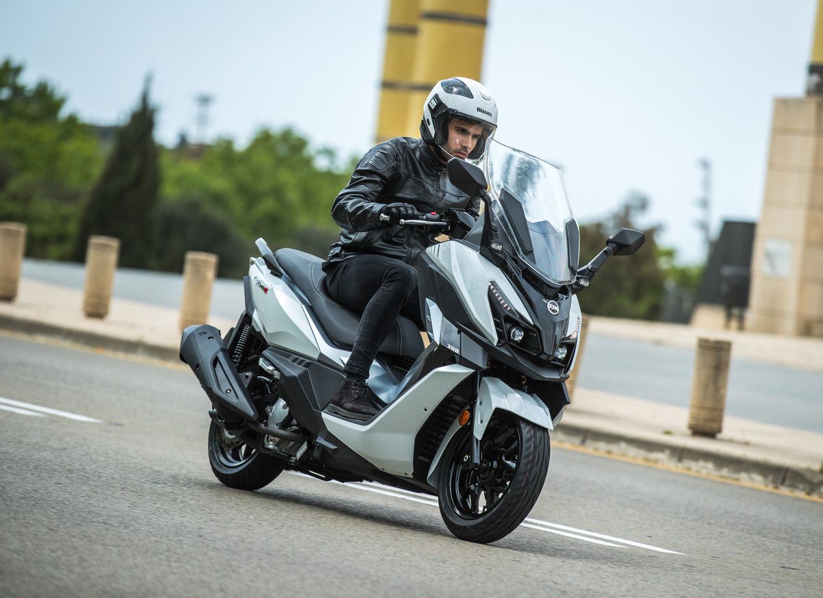 SYM lanza el nuevo Cruisym Alpha 300: Un scooter GT de media cilindrada