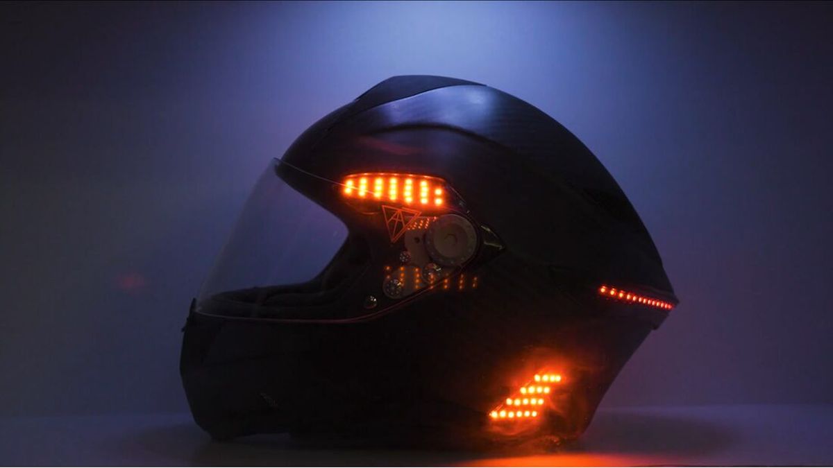 mayoria Acostumbrar rifle Vata7 X1 LED: casco de carbono con luces LED | Moto1Pro