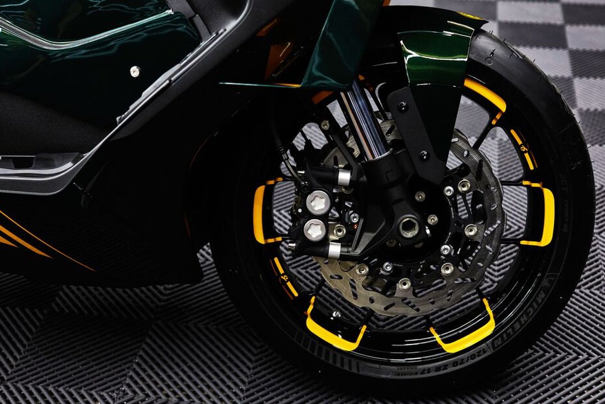 Un Yamaha TMAX 560 de ¡45.000 euros! Con ruedas de moto