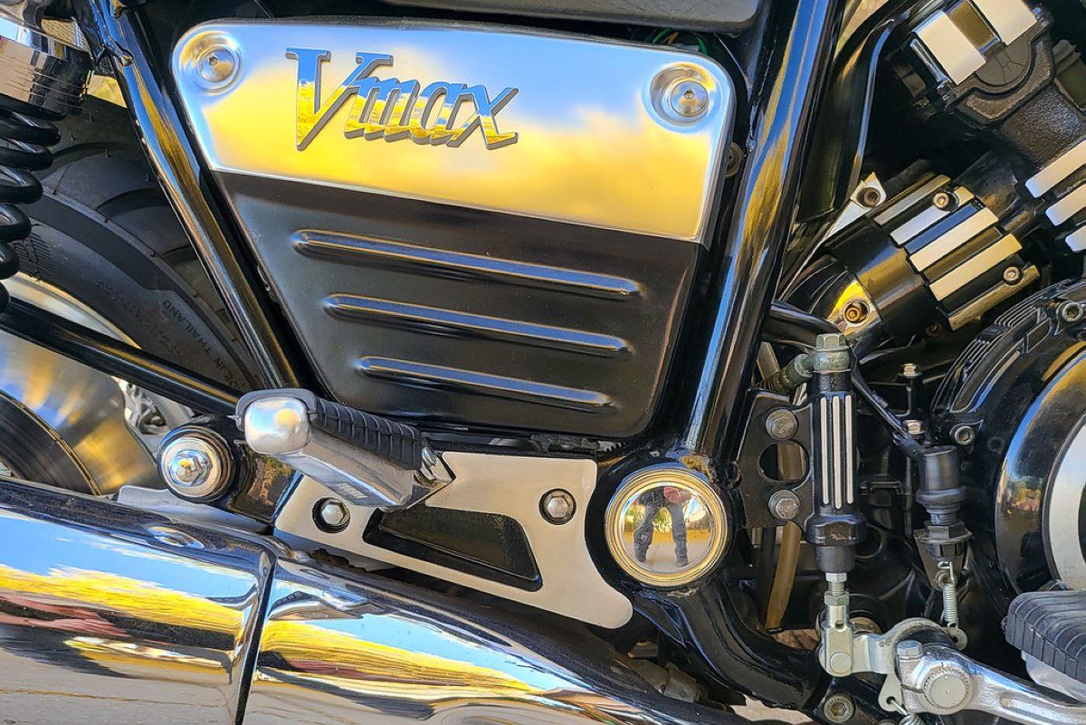 Moto de ensueño: tremenda Yamaha V-Max 1200 en rodaje