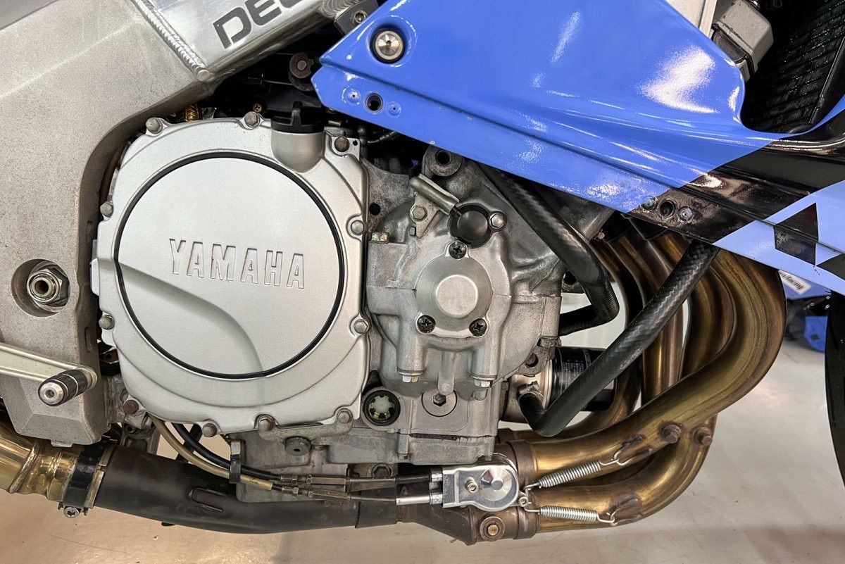 Moto de ensueño: Yamaha FZR750R OW01 Tech 21