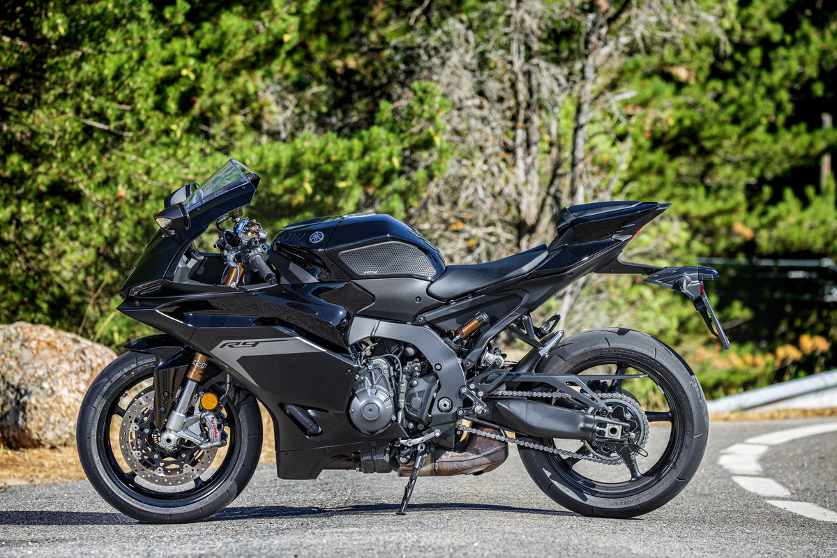 Probamos la Yamaha R9 2026: La nueva referencia como deportiva popular