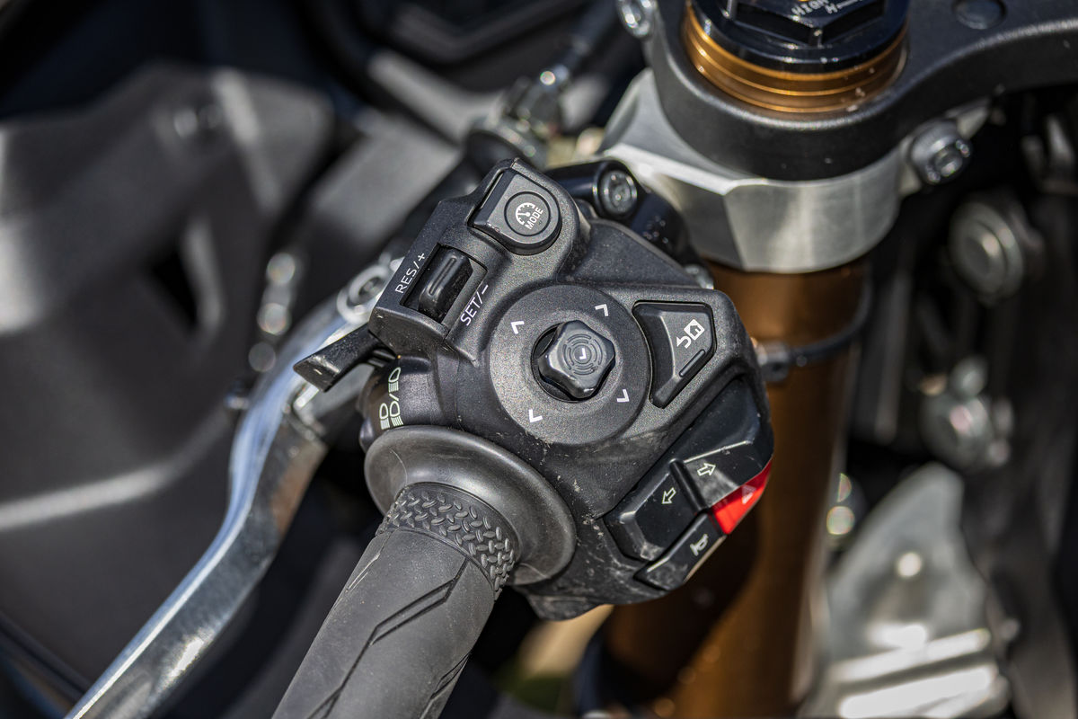 Probamos la Yamaha R9 2026: La nueva referencia como deportiva popular Probamos la Yamaha R9 2026: La nueva referencia como deportiva popular