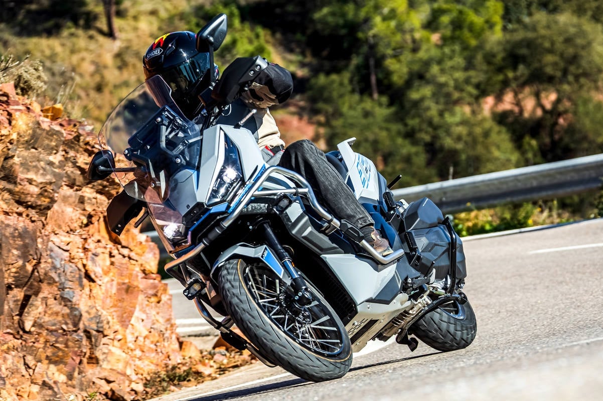 La importancia de llevar correctamente regulada la suspensión trasera de tu maxi-scooter