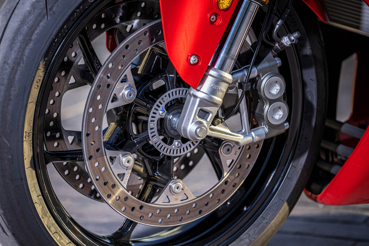Probamos la ZX Moto 500 RR: ¡Sueño de juventud! Probamos la ZX Moto 500 RR: ¡Sueño de juventud!